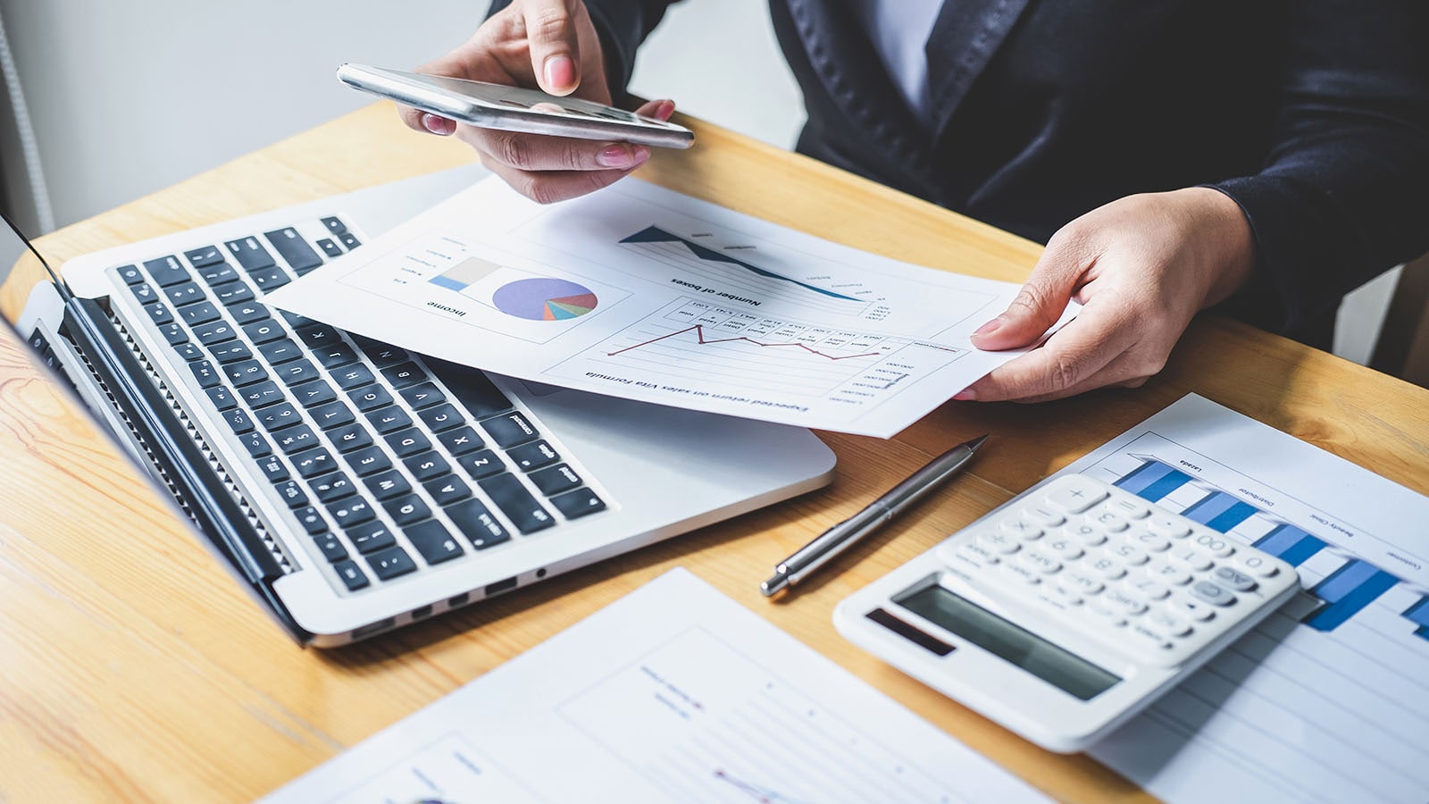 Тренінги з фінансів та МСФЗ - Академія PwC 